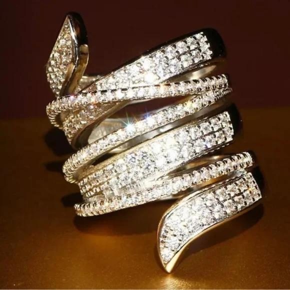 NEW 925 STERLING SILVER DIAMOND RING, BEAUTIFUL RING, SHINY RING. - Picture 3 of 5